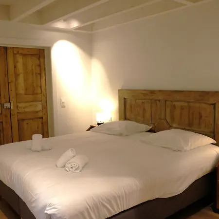 Domaine Du Chateau De Haltinne-maison Du Jardinier Gasthof 4*