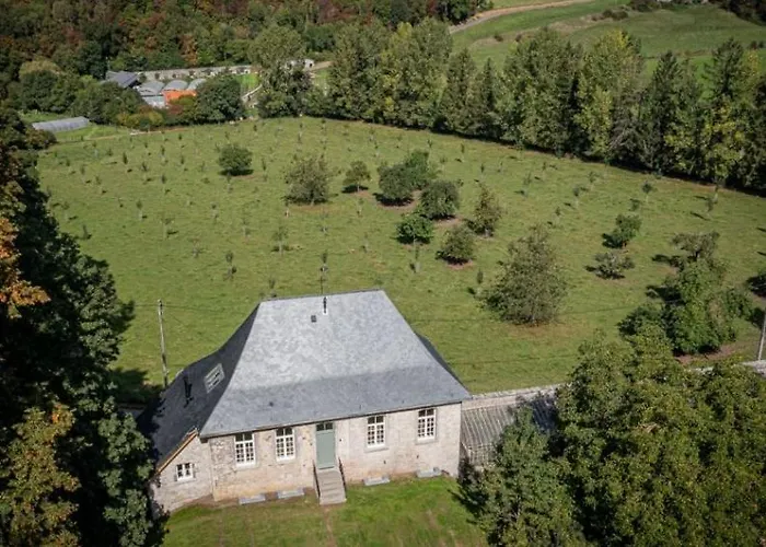 بيت ضيافة Domaine Du Chateau De Haltinne-maison Du Jardinier